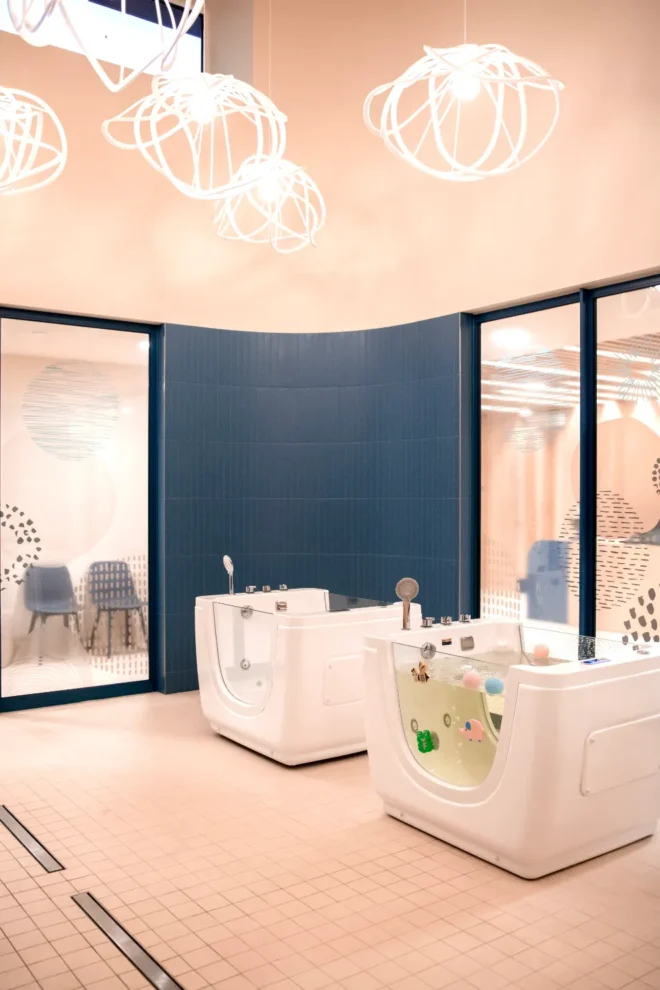 Jaukus vaikų reabilitacijos klinikos laukimo kambarys
