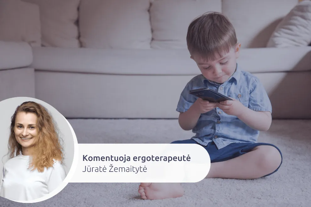 Vaikas žiūri į išmanųjį telefoną – ekraninis autizmas